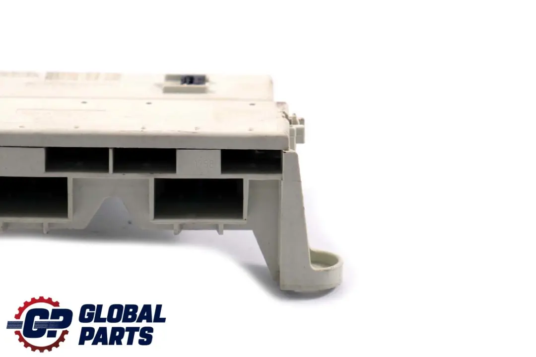 Bracket Fuse Box Housing to BMW 5 7 Series E38 E39 with Part number 8365530 BMW 5 7 Series E38 E39 Bracket Fuse Box Housing - SKU 8365530 - Part number 8365530