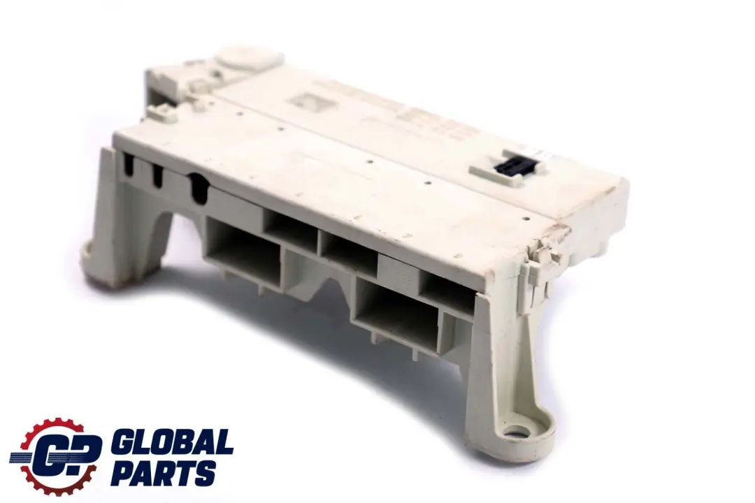 Bracket Fuse Box Housing to BMW 5 7 Series E38 E39 with Part number 8365530 BMW 5 7 Series E38 E39 Bracket Fuse Box Housing - SKU 8365530 - Part number 8365530