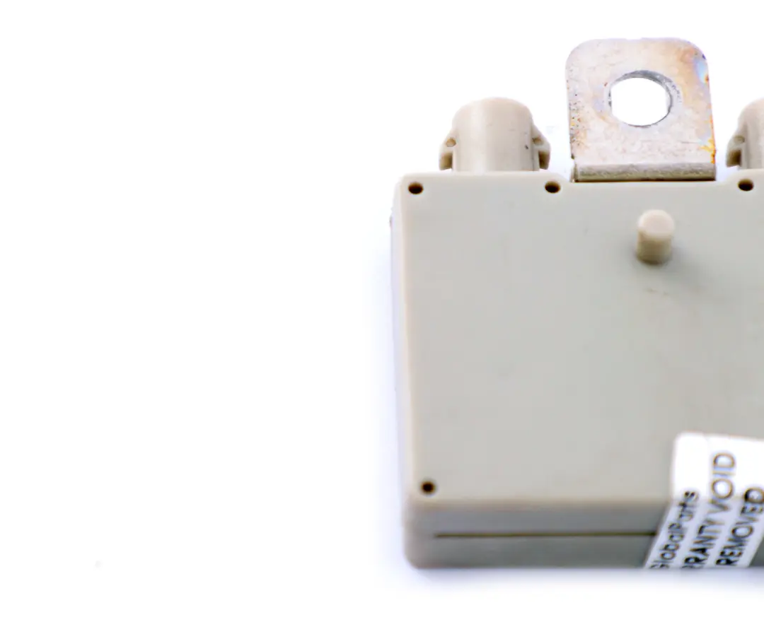 Aerial Antenna Amplifier Trap Circuit to BMW 3 7 Series E46 E65 E66 E67 with Part number 8380944 BMW 3 7 Series E46 E65 E66 E67 Aerial Antenna Amplifier Trap Circuit - SKU 8368205 - Part number 8380944