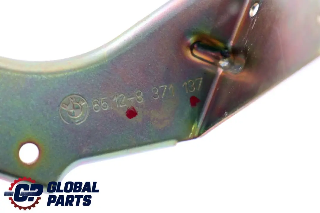 Halter CD-Wechsler Montage für BMW 5 er E39 mit Teilenummer 8371137 BMW 5 er E39 Halter CD-Wechsler Montage - SKU 8371137 - Teilenummer 8371137