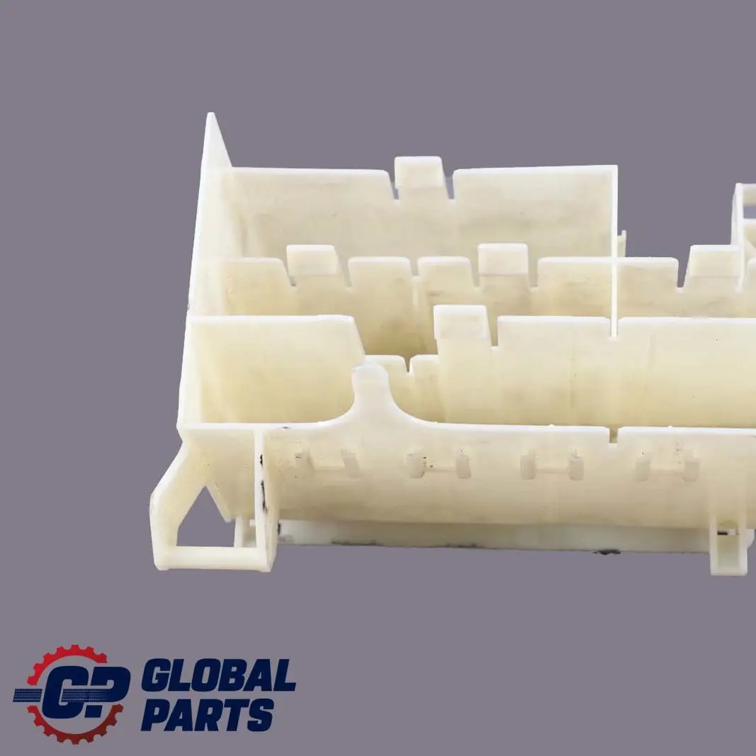 Modulo di controllo relè Supporto staffa 6135 per BMW E46 con numero di parte 61358371312 BMW E46 Modulo di controllo relè Supporto staffa 6135 - SKU 8371312 - Numero di parte 61358371312