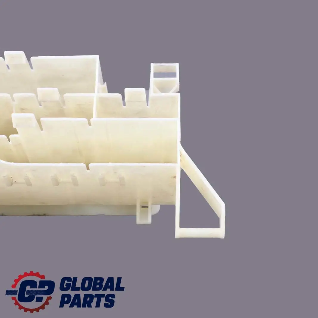 Modulo di controllo relè Supporto staffa 6135 per BMW E46 con numero di parte 61358371312 BMW E46 Modulo di controllo relè Supporto staffa 6135 - SKU 8371312 - Numero di parte 61358371312