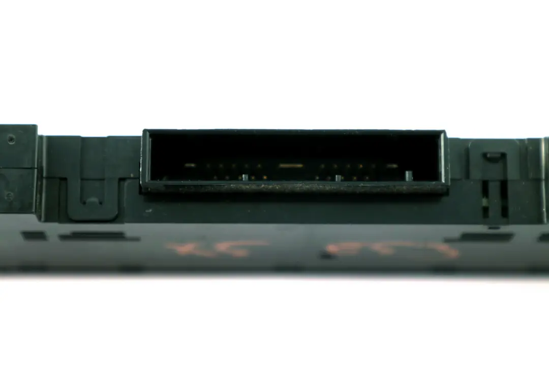 Unite Interrupteurs Console Centrale 8373740 pour BMW X5 E53 à propos du numéro de pièce 61318373738 BMW X5 E53 Unite Interrupteurs Console Centrale 8373740 - SKU 8373738 - Numéro de pièce 61318373738