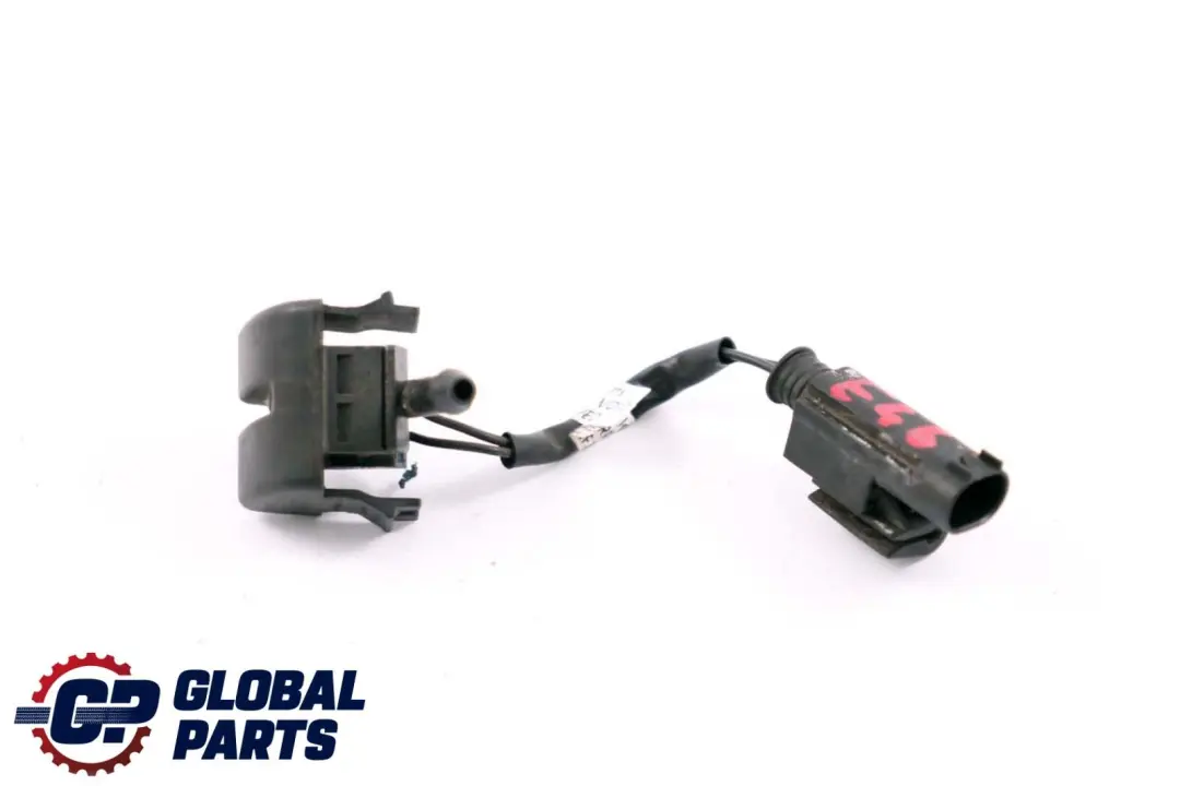 Right O/S Windshield Washer Spray Nozzle Jet to BMW 3 Series E46 with Part number 8374366 BMW 3 Series E46 Right O/S Windshield Washer Spray Nozzle Jet - SKU 8374366 - Part number 8374366