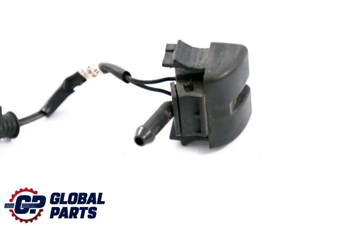 Right O/S Windshield Washer Spray Nozzle Jet to BMW 3 Series E46 with Part number 8374366 BMW 3 Series E46 Right O/S Windshield Washer Spray Nozzle Jet - SKU 8374366 - Part number 8374366