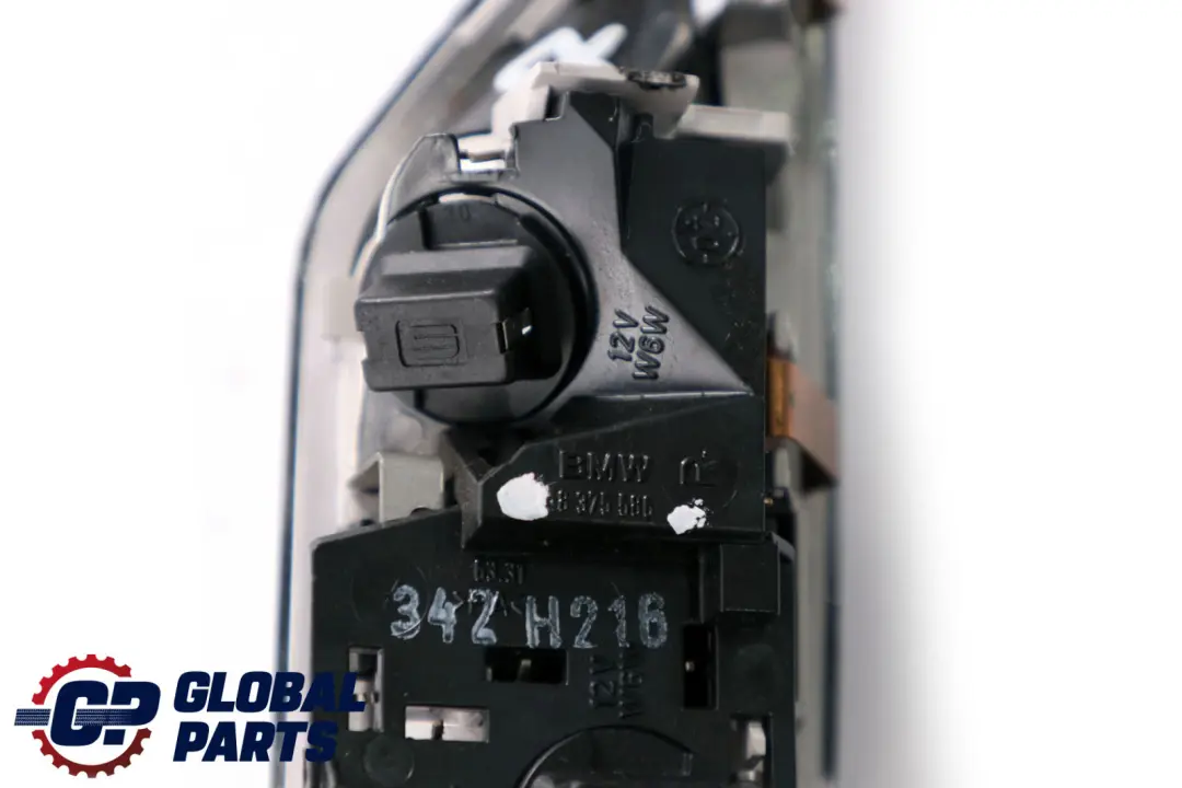 Luz Trasera De Lectura Interior Derecha para BMW E46 con número de pieza 8375586 BMW E46 Luz Trasera De Lectura Interior Derecha - SKU 8375586 - Número de pieza 8375586