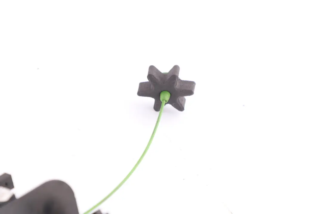 Fillter Flap Cover Actuator to BMW E60 E61 E63 E64 Fuel with Part number 8377415 BMW E60 E61 E63 E64 Fuel Fillter Flap Cover Actuator - SKU 8377415 - Part number 8377415