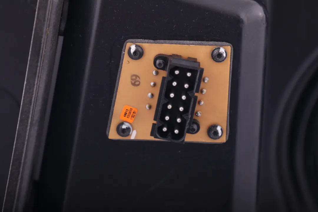 Reihe E53 Subwoofer HiFi System Professional 6513 für BMW 5 mit Teilenummer 6915157 BMW 5 Reihe E53 Subwoofer HiFi System Professional 6513 - SKU 8379378 - Teilenummer 6915157