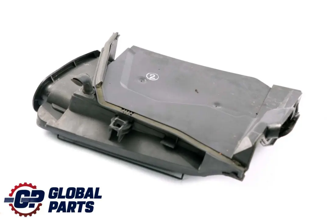 Tapa Inferior del Microfiltro de Aire Parte Derecha para BMW E39 con número de pieza 8379624 BMW E39 Tapa Inferior del Microfiltro de Aire Parte Derecha - SKU 8379624 - Número de pieza 8379624