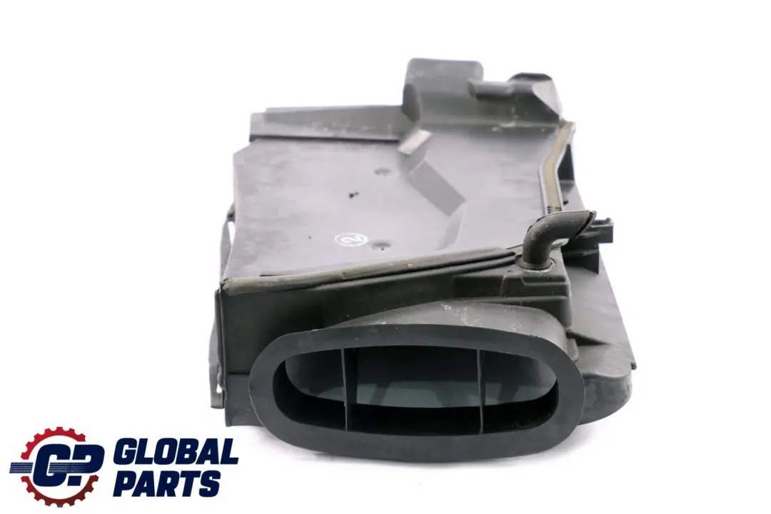 Coperchio Microfiltro Aria Inferiore Alloggiamento Parte Destra per BMW E39 con numero di parte 8379624 BMW E39 Coperchio Microfiltro Aria Inferiore Alloggiamento Parte Destra - SKU 8379624 - Numero di parte 8379624