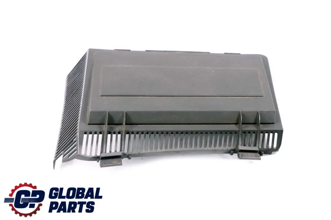 Gauche Couvercle d'entretien microfiltre à pollen de boîte à air pour BMW E39 à propos du numéro de pièce 8379627 BMW E39 Gauche Couvercle d'entretien microfiltre à pollen de boîte à air - SKU 8379627 - Numéro de pièce 8379627