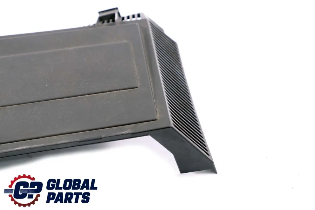 Left N/S Air Box Pollen Microfilter Service Cover to BMW 5 Series E39 with Part number 8379627 BMW 5 Series E39 Left N/S Air Box Pollen Microfilter Service Cover - SKU 8379627 - Part number 8379627