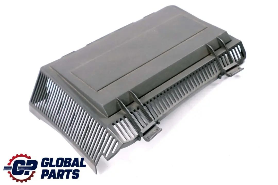 Gauche Couvercle d'entretien microfiltre à pollen de boîte à air pour BMW E39 à propos du numéro de pièce 8379627 BMW E39 Gauche Couvercle d'entretien microfiltre à pollen de boîte à air - SKU 8379627 - Numéro de pièce 8379627