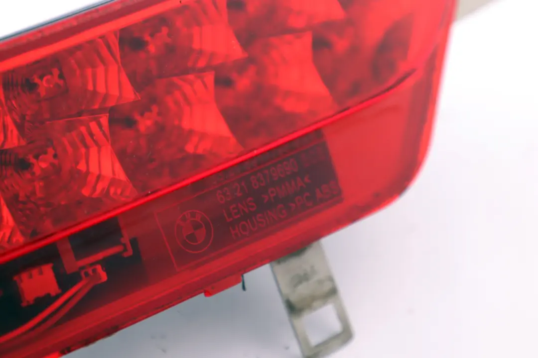Right Rear Light In Trunk Lid Tail Lamp O/S to BMW 7 Series E65 E66 E67 with Part number 8379690 BMW 7 Series E65 E66 E67 Right Rear Light In Trunk Lid Tail Lamp O/S - SKU 8379690 - Part number 8379690