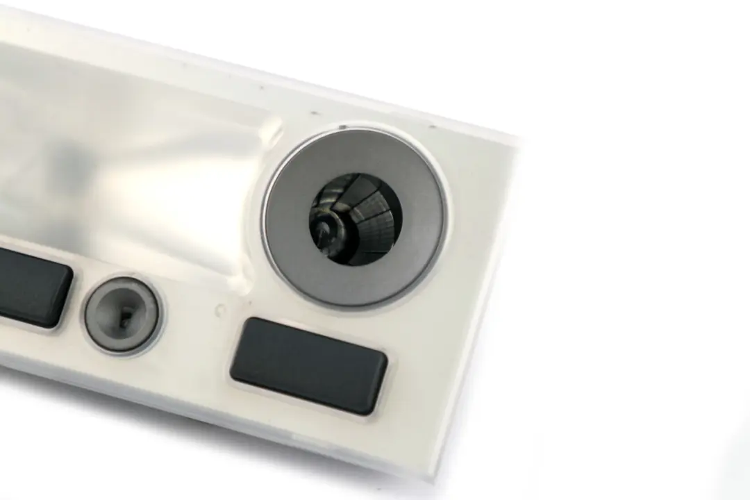 Lampka Wnętrza Kabiny Podsufitki Przód do BMW E65 E66 o numerze 63318379699 BMW E65 E66 Lampka Wnętrza Kabiny Podsufitki Przód - SKU 8379699 - Numer Części 63318379699