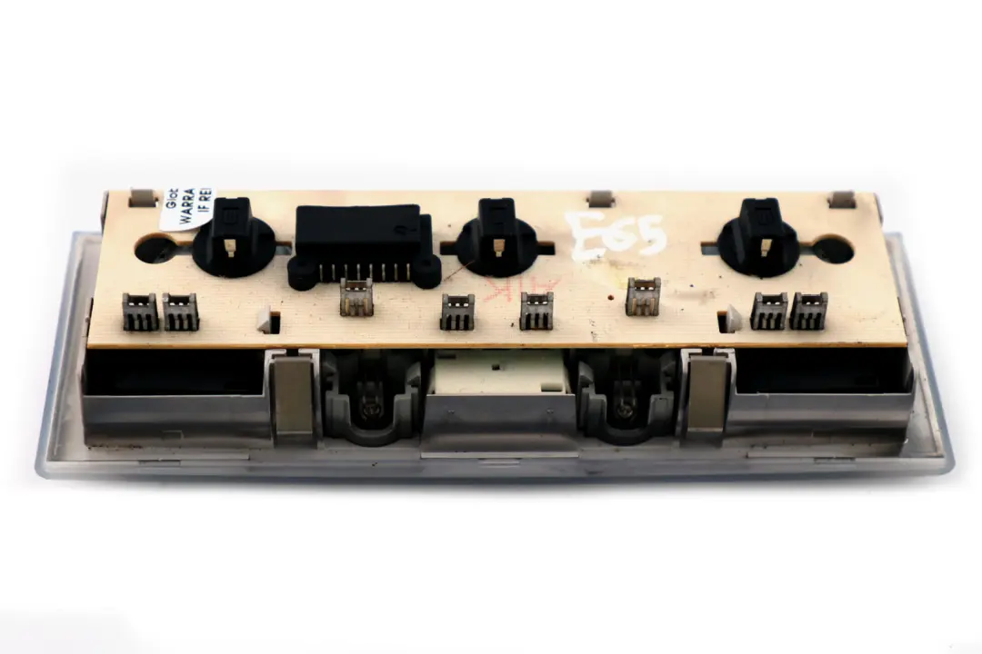 Lampka Wnętrza Kabiny Podsufitki Przód do BMW E65 E66 o numerze 63318379699 BMW E65 E66 Lampka Wnętrza Kabiny Podsufitki Przód - SKU 8379699 - Numer Części 63318379699