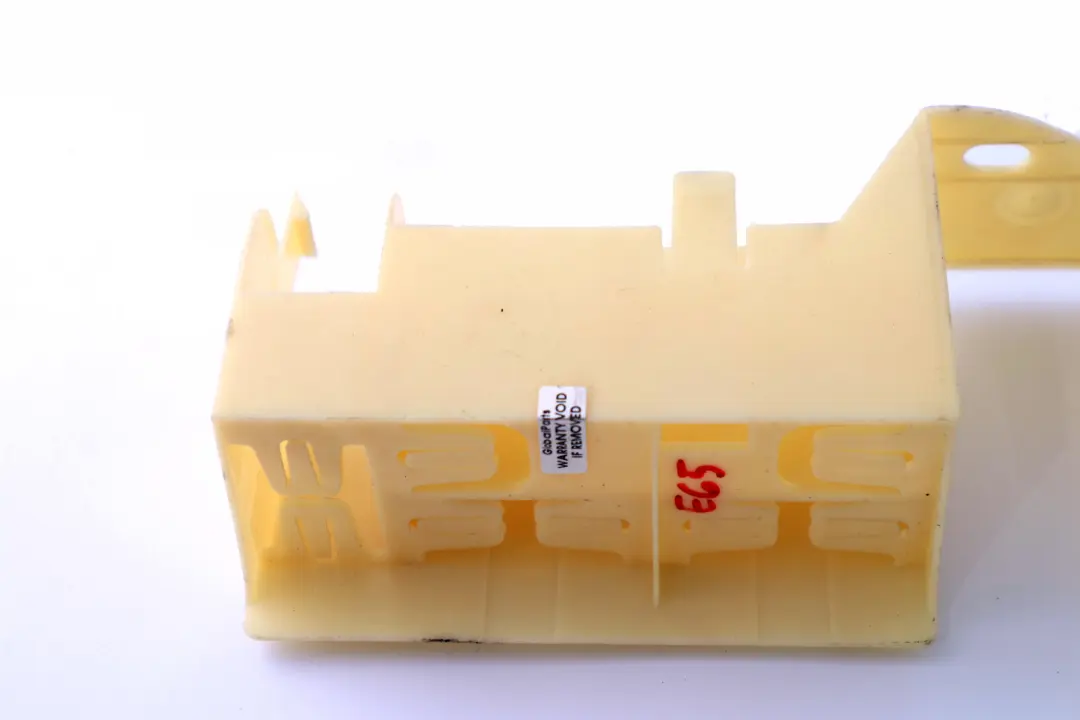 Instrument Carrier Bracket Module Rear Right O/S para BMW E65 con número de pieza 8379999 BMW E65 Instrument Carrier Bracket Module Rear Right O/S - SKU 8379999 - Número de pieza 8379999