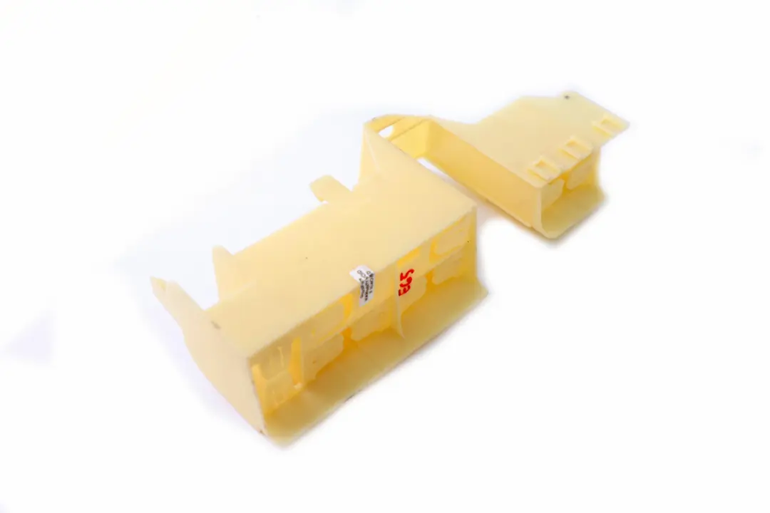 Instrument Carrier Bracket Module Rear Right O/S para BMW E65 con número de pieza 8379999 BMW E65 Instrument Carrier Bracket Module Rear Right O/S - SKU 8379999 - Número de pieza 8379999