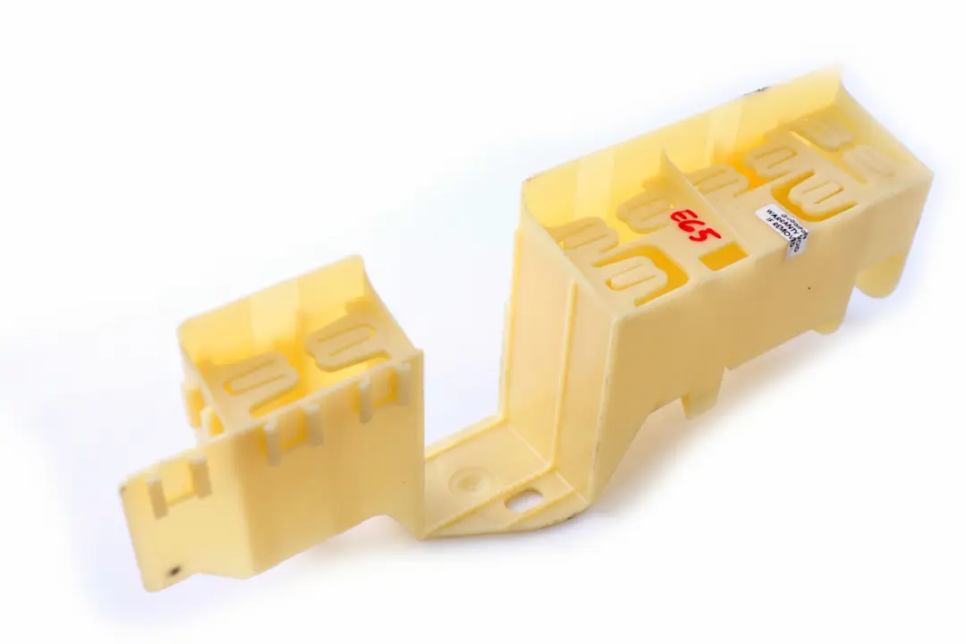 Instrument Carrier Bracket Module Rear Right O/S para BMW E65 con número de pieza 8379999 BMW E65 Instrument Carrier Bracket Module Rear Right O/S - SKU 8379999 - Número de pieza 8379999