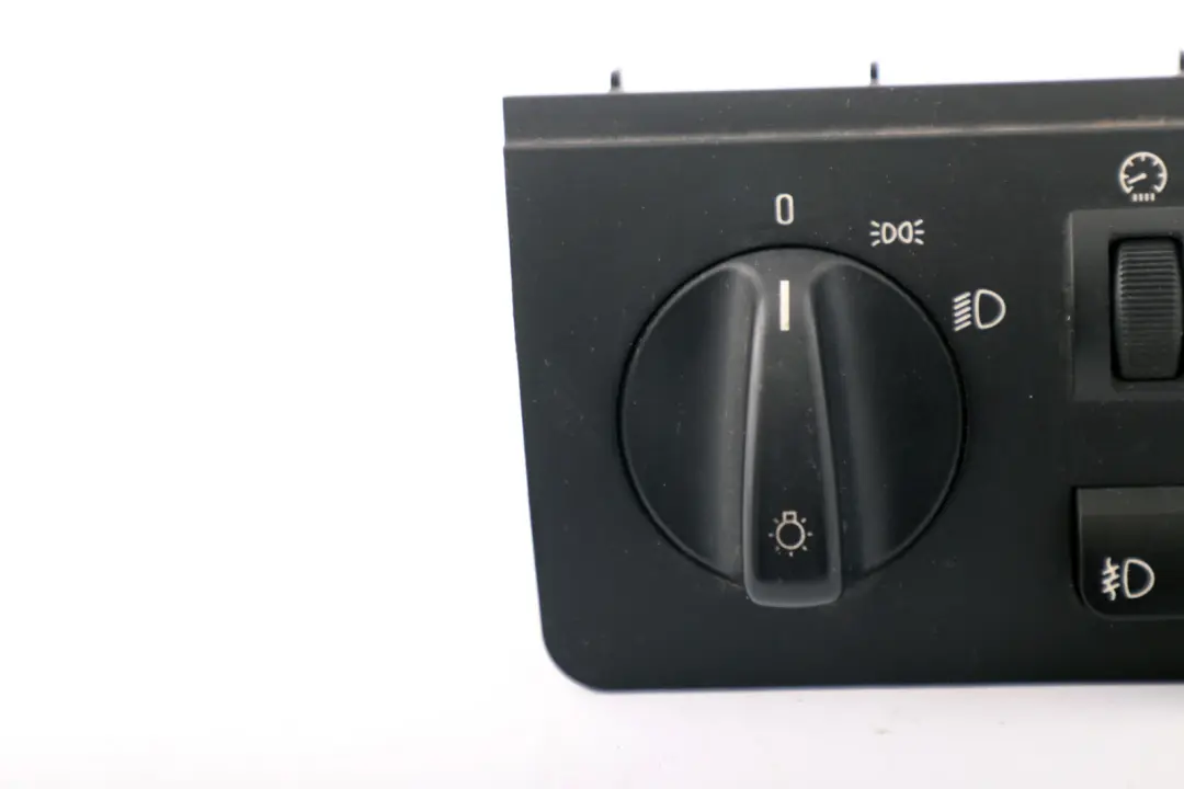 Reihe E53 Bedieneinheit Licht 6131 für BMW X5 mit Teilenummer 8380255 BMW X5 Reihe E53 Bedieneinheit Licht 6131 - SKU 8380255 - Teilenummer 8380255