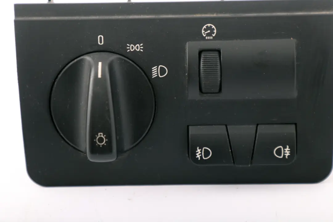 Reihe E53 Bedieneinheit Licht 6131 für BMW X5 mit Teilenummer 8380255 BMW X5 Reihe E53 Bedieneinheit Licht 6131 - SKU 8380255 - Teilenummer 8380255