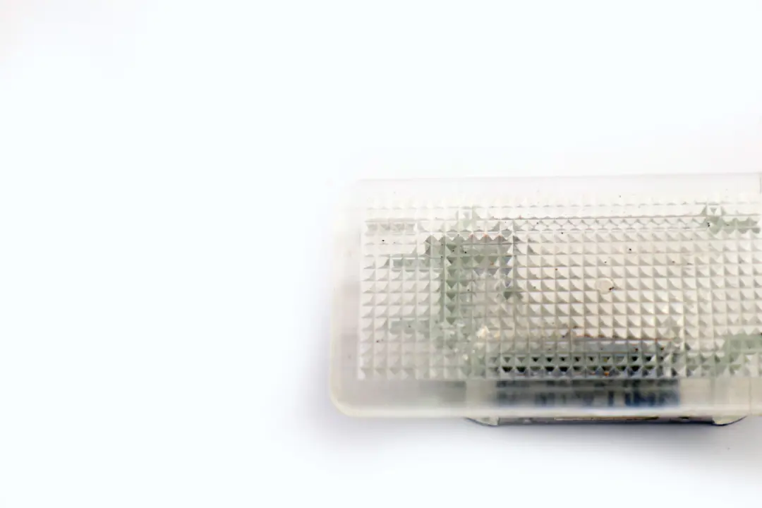 Lampe Logem.de Bagag./Hayon Arriere pour BMW X5 Serie E53 à propos du numéro de pièce 8382358 BMW X5 Serie E53 Lampe Logem.de Bagag./Hayon Arriere - SKU 8382358 - Numéro de pièce 8382358