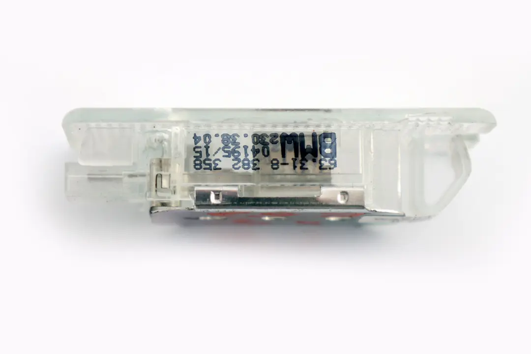 Lampe Logem.de Bagag./Hayon Arriere pour BMW X5 Serie E53 à propos du numéro de pièce 8382358 BMW X5 Serie E53 Lampe Logem.de Bagag./Hayon Arriere - SKU 8382358 - Numéro de pièce 8382358