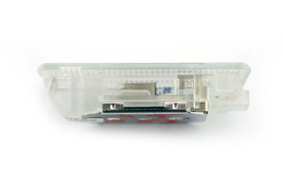 Lampe Logem.de Bagag./Hayon Arriere pour BMW X5 Serie E53 à propos du numéro de pièce 8382358 BMW X5 Serie E53 Lampe Logem.de Bagag./Hayon Arriere - SKU 8382358 - Numéro de pièce 8382358