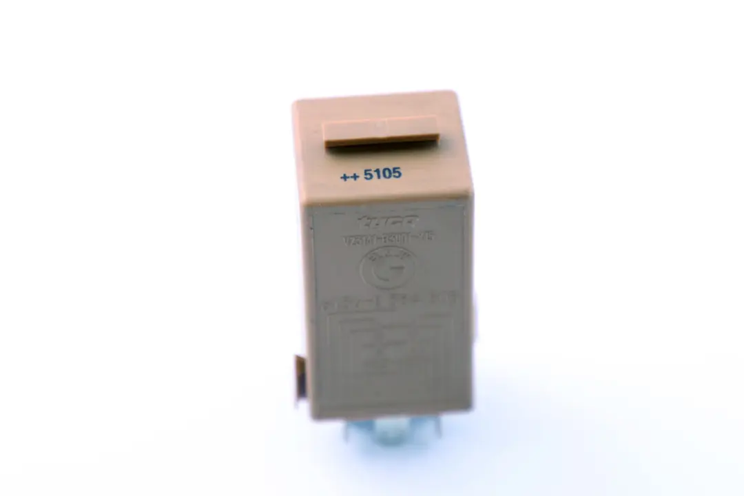  Relais Essuie Glaces BMW E46 E60 E61 E63 E64 Marron - SKU 8384505 - Numéro de pièce 8384505