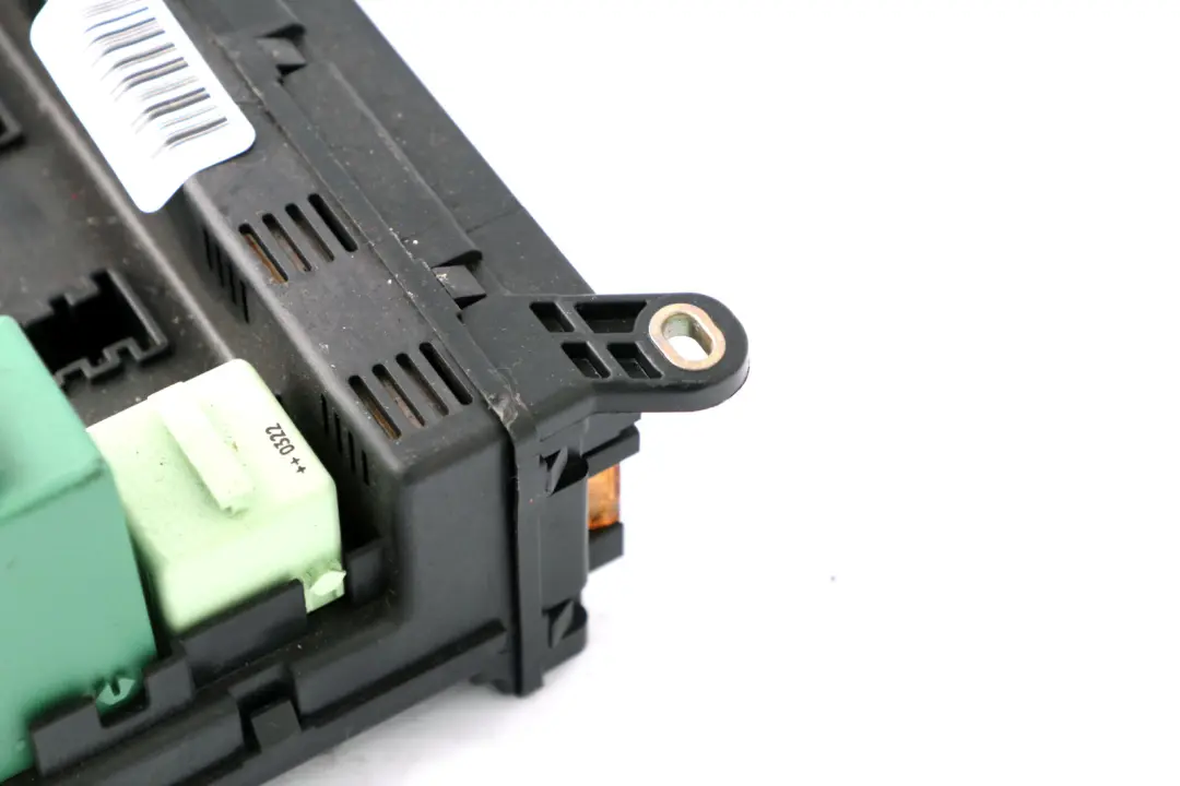 Skrzynka moduł bezpieczników do BMW X5 E53 o numerze 8384525 BMW X5 E53 Skrzynka moduł bezpieczników - SKU 8384525 - Numer Części 8384525