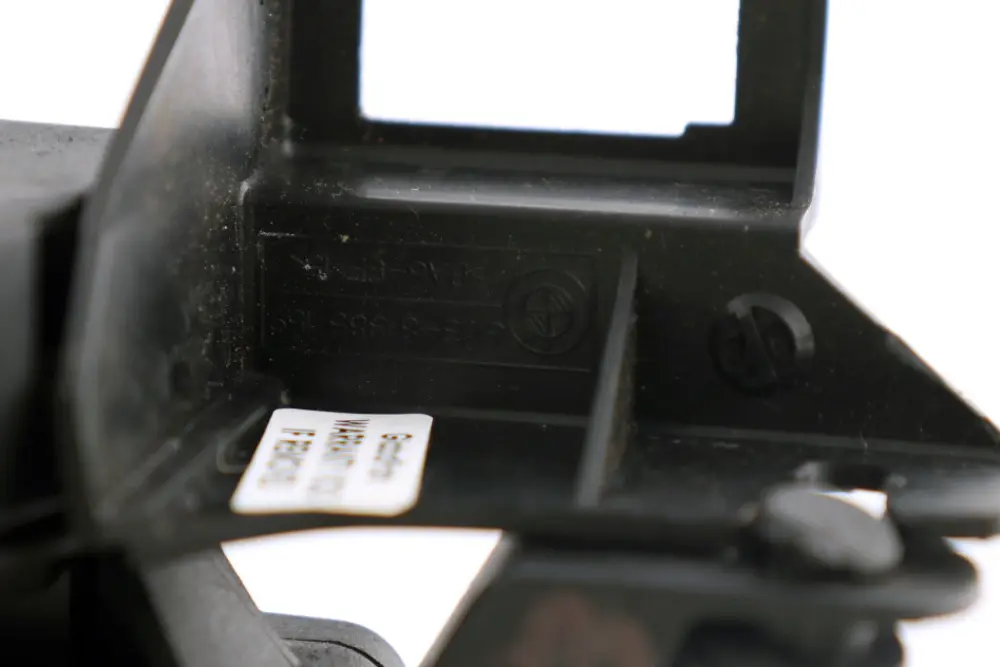 Kostka Gniazdo Klemy Plus Plusowej do BMW E46 X3 E83 o numerze 8385157 BMW E46 X3 E83 Kostka Gniazdo Klemy Plus Plusowej - SKU 8385157 - Numer Części 8385157