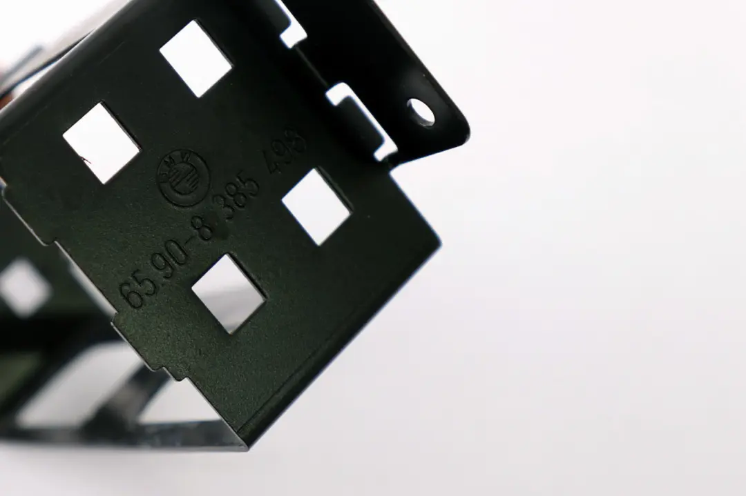 Supporto Staffa Computer di Navigazione per BMW E65 E66 E67 con numero di parte 8385498 BMW E65 E66 E67 Supporto Staffa Computer di Navigazione - SKU 8385498-1 - Numero di parte 8385498