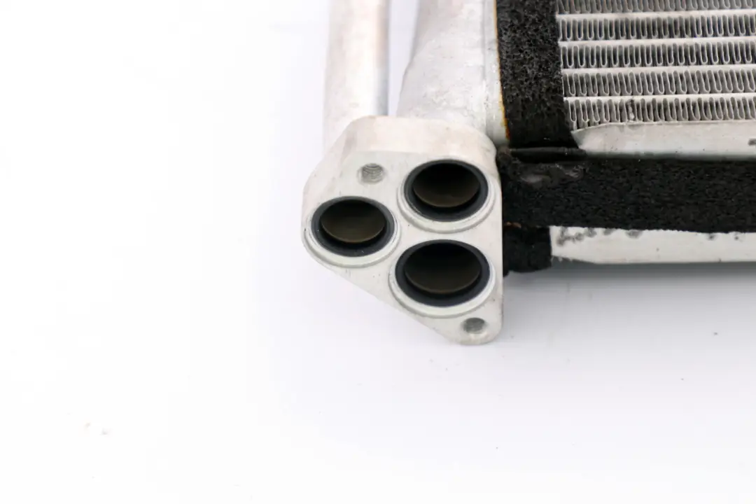 Radiatore Climatizzatore Automatico A/C per BMW X5 E39 E53 con numero di parte 64118385562 BMW X5 E39 E53 Radiatore Climatizzatore Automatico A/C - SKU 8385562 - Numero di parte 64118385562