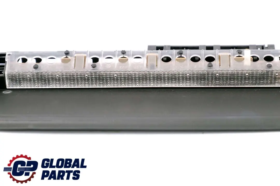 Feu De Freinage Arrière Troisième Feu Stop Central Noir pour BMW E46 à propos du numéro de pièce 8386965 BMW E46 Feu De Freinage Arrière Troisième Feu Stop Central Noir - SKU 8386965 - Numéro de pièce 8386965