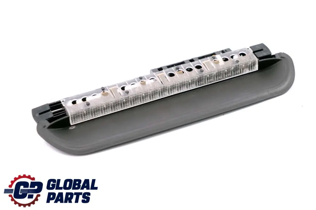 Luce Freno Posteriore Terza Lampada Stop Centrale Nero per BMW E46 con numero di parte 8386965 BMW E46 Luce Freno Posteriore Terza Lampada Stop Centrale Nero - SKU 8386965 - Numero di parte 8386965