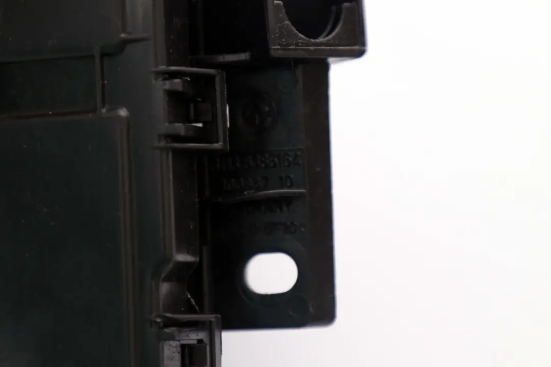 Złącze Zasilania Obudowa Pokrywa Plus do BMW E65 o numerze 8387568 BMW E65 Złącze Zasilania Obudowa Pokrywa Plus - SKU 8387568 - Numer Części 8387568