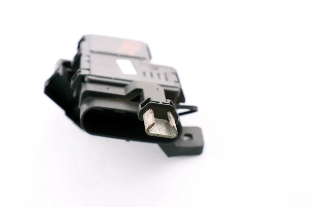 Złącze Zasilania Obudowa Pokrywa Plus do BMW E65 o numerze 8387568 BMW E65 Złącze Zasilania Obudowa Pokrywa Plus - SKU 8387568 - Numer Części 8387568