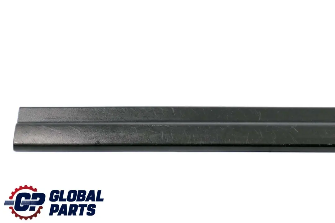 Coperchio Anteriore Sinistro Kick Trim Nero per BMW X5 E53 con numero di parte 8402107 BMW X5 E53 Coperchio Anteriore Sinistro Kick Trim Nero - SKU 8402107 - Numero di parte 8402107