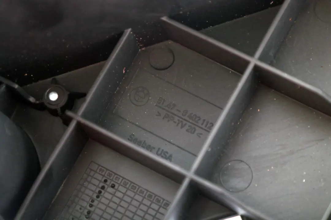 Base Trave Longitudinale Posteriore Dx Nero 5147 per BMW X5 E53 con numero di parte 51478402112 BMW X5 E53 Base Trave Longitudinale Posteriore Dx Nero 5147 - SKU 8402112 - Numero di parte 51478402112