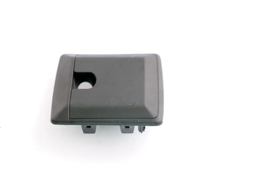 Mocowanie Uchwyt Zaczep Rolety Lewe 8402131 do BMW X5 E53 o numerze 7003783 BMW X5 E53 Mocowanie Uchwyt Zaczep Rolety Lewe 8402131 - SKU 8402131-1 - Numer Części 7003783