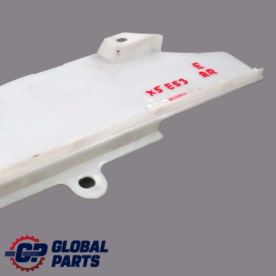 Cubre Cable Trasero Derecho Recorte para BMW E53 con número de pieza 8402136 BMW E53 Cubre Cable Trasero Derecho Recorte - SKU 8402136 - Número de pieza 8402136