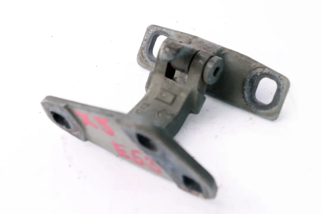 Charniere Hayon en Bas a Droite a Gauche Gris Vert pour BMW X5 E53 à propos du numéro de pièce 8402183 BMW X5 E53 Charniere Hayon en Bas a Droite a Gauche Gris Vert - SKU 8402183-GG - Numéro de pièce 8402183