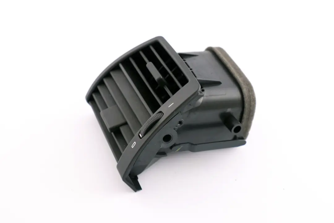 Dashboard Ugello Aria Ventilazione SX per BMW X5 E53 con numero di parte 8402215 BMW X5 E53 Dashboard Ugello Aria Ventilazione SX - SKU 8402215 - Numero di parte 8402215