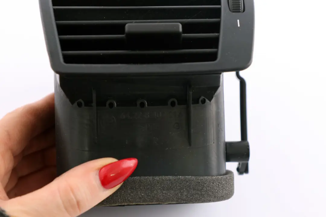 Frischluftgrill Vorne Rechts 6422 für BMW X5 er E53 mit Teilenummer 64228402216 BMW X5 er E53 Frischluftgrill Vorne Rechts 6422 - SKU 8402216 - Teilenummer 64228402216