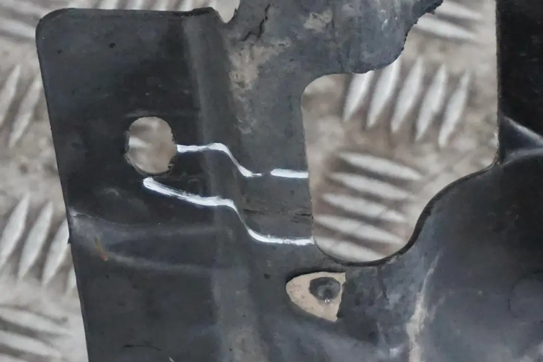 Left N/S Underbody Panelling Trim Panel Cover to BMW X5 Series E53 Rear with Part number 8402437 BMW X5 Series E53 Rear Left N/S Underbody Panelling Trim Panel Cover - SKU 8402437 - Part number 8402437