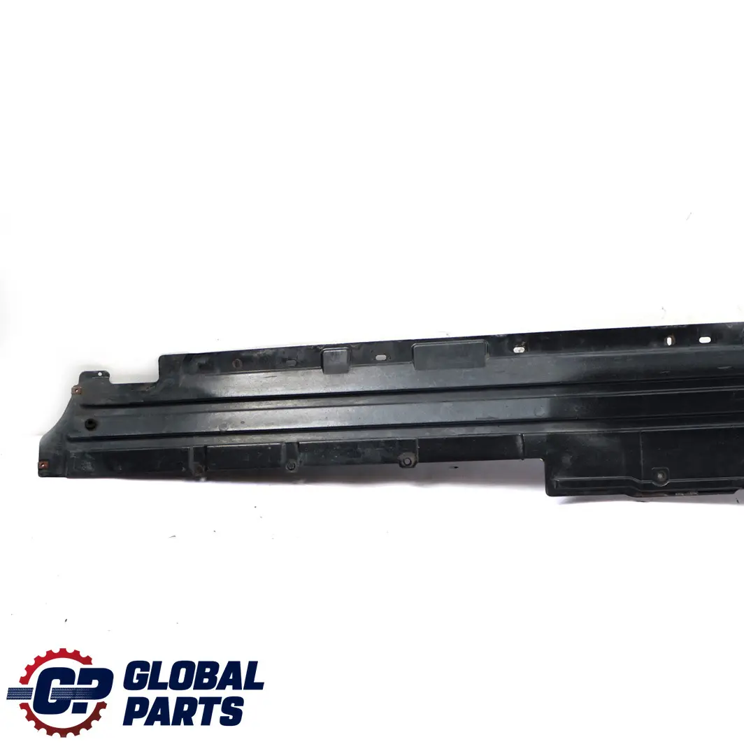Panneau d'habillage de bas de caisse arriere droit pour BMW X5 Series E53 à propos du numéro de pièce 8402438 BMW X5 Series E53 Panneau d'habillage de bas de caisse arriere droit - SKU 8402438 - Numéro de pièce 8402438