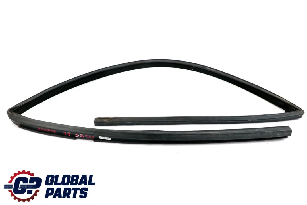 Guarnizione IN Gomma Tenuta Binario Finestra Porta Ant SX per BMW X5 E53 con numero di parte 8402527 BMW X5 E53 Guarnizione IN Gomma Tenuta Binario Finestra Porta Ant SX - SKU 8402527 - Numero di parte 8402527