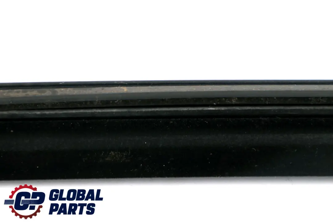 Guia De Ventana Junta De Sellado Puerta Delantera Izquierda para BMW E53 con número de pieza 8402527 BMW E53 Guia De Ventana Junta De Sellado Puerta Delantera Izquierda - SKU 8402527 - Número de pieza 8402527