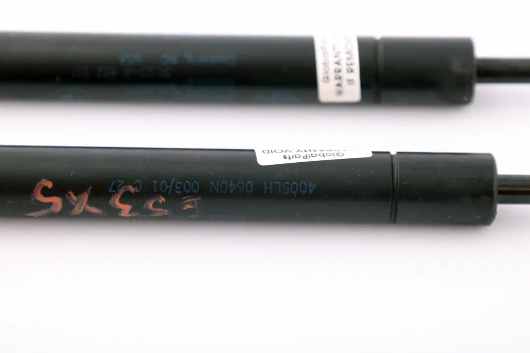 Soporte Delantero Capo Gas Strut Par Completo para BMW X5 E53 con número de pieza 51238402551 BMW X5 E53 Soporte Delantero Capo Gas Strut Par Completo - SKU 8402551 - Número de pieza 51238402551