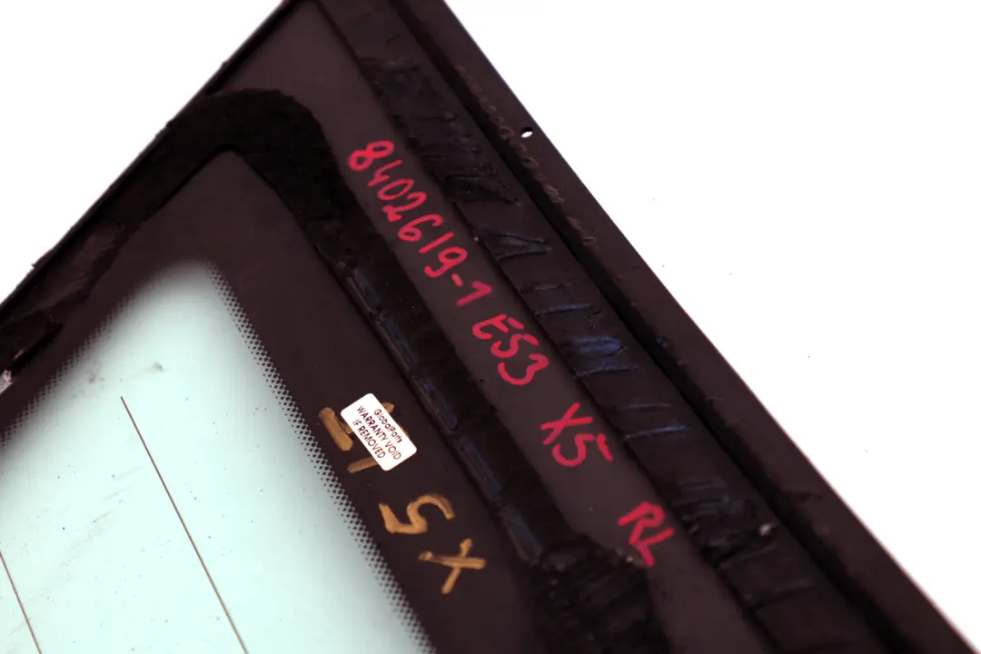 Finestrino Verde con Guarnizione SX AS2 per BMW X5 Serie E53 con numero di parte 8402619 BMW X5 Serie E53 Finestrino Verde con Guarnizione SX AS2 - SKU 8402619-1 - Numero di parte 8402619